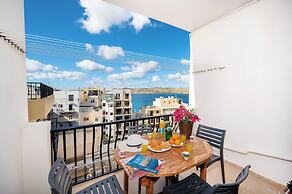 Getawaysmalta - Seashells Apartment 11 With Terrace and Sea Views in B