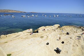 Getawaysmalta - Seashells Apartment 11 With Terrace and Sea Views in B