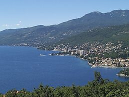 Luxury Apartment in Opatija for 8 People With Pool and Silk Bedding