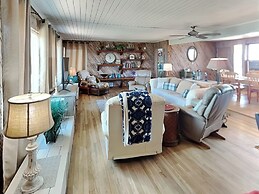 Hunter's Haven by Distinctive Beach Rentals