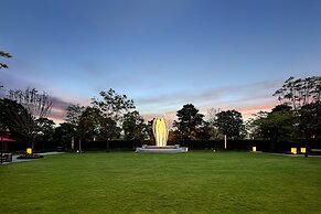 Crowne Plaza Foshan Nanhai-an IHG Hotel-Guangzhou South Railway Statio