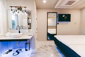 River Sirens Hotel