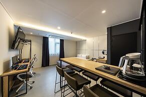 Brown Dot Hotel Suwon