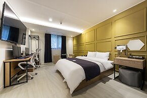 Brown Dot Hotel Suwon