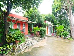 Forest Bungalows & Mama's Restaurant