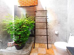 Forest Bungalows & Mama's Restaurant