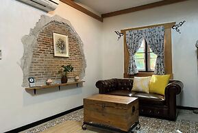 Forest Bungalows & Mama's Restaurant