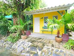 Forest Bungalows & Mama's Restaurant