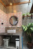 Forest Bungalows & Mama's Restaurant