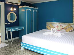 Forest Bungalows & Mama's Restaurant