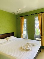 Forest Bungalows & Mama's Restaurant