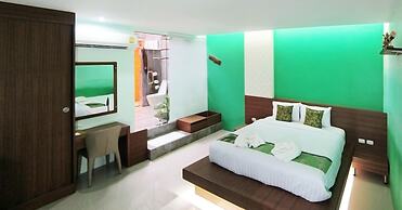 Forest Bungalows & Mama's Restaurant