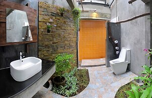 Forest Bungalows & Mama's Restaurant