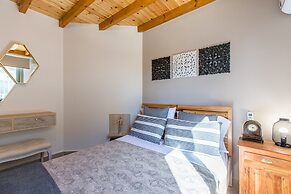 Kismet Apt - Retreat to a Stylish home