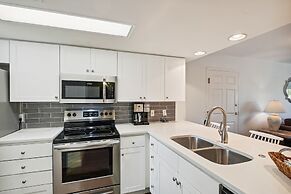 Seacrest 301B is a 2 BR Gulf front on Okaloosa Island by RedAwning