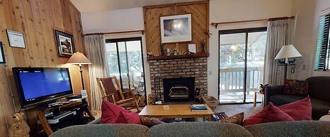 Hidden Valley 104 Convenient and Cozy, Short walk to The Village Gondo