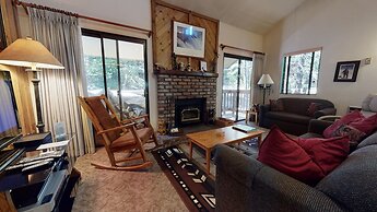 Hidden Valley 104 Convenient and Cozy, Short walk to The Village Gondo