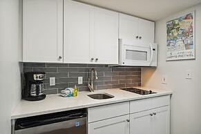 Seacrest 301A is a Gulf Front efficiency unit on Okaloosa Island by Re