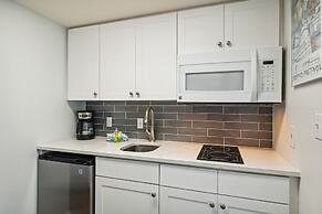 Seacrest 301A is a Gulf Front efficiency unit on Okaloosa Island by Re