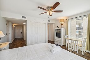 Seacrest 301A is a Gulf Front efficiency unit on Okaloosa Island by Re