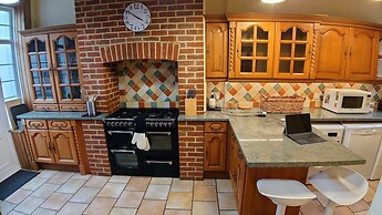 Gorgeous 4-bed House in Bexhill-on-sea, sea Views