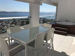 2 Bed Penthouse Apartment With Stunning Sea View