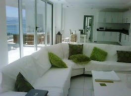 2 Bed Penthouse Apartment With Stunning Sea View