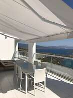 2 Bed Penthouse Apartment With Stunning Sea View