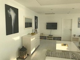 2 Bed Penthouse Apartment With Stunning Sea View