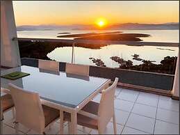 2 Bed Penthouse Apartment With Stunning Sea View