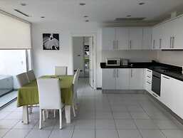 2 Bed Penthouse Apartment With Stunning Sea View