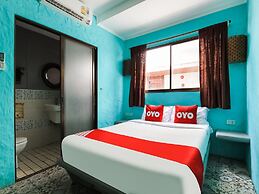 OYO 1103 Pirates House Hotel