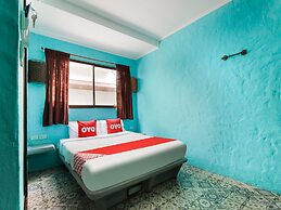 OYO 1103 Pirates House Hotel