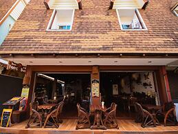 OYO 1103 Pirates House Hotel