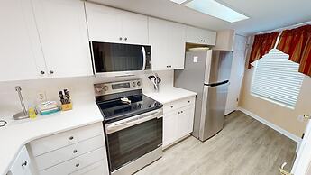 Seacrest 603 is a Gulf View 2 BR on Okaloosa Island by RedAwning