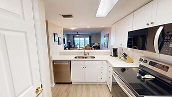 Seacrest 603 is a Gulf View 2 BR on Okaloosa Island by RedAwning