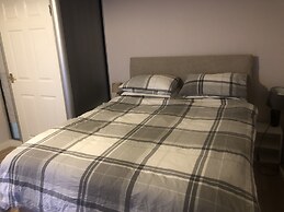Superb Apartment With Sky Glass TV and Netflix