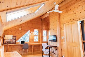 Izu House Luxury Log with Cozy Fireplace