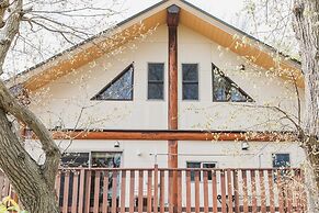 Izu House Luxury Log with Cozy Fireplace