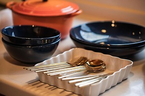 Izu House Luxury Log with Cozy Fireplace