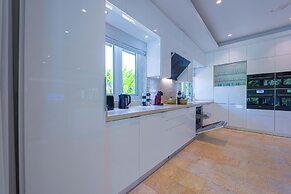 6BR Luxury Tropical Pool Villa PH125