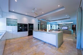 6BR Luxury Tropical Pool Villa PH125