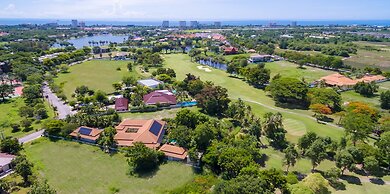 6BR Luxury Tropical Pool Villa PH125