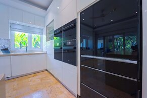 6BR Luxury Tropical Pool Villa PH125