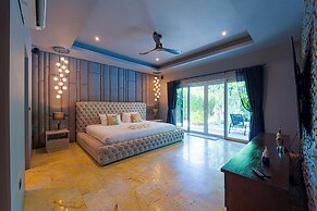 6BR Luxury Tropical Pool Villa PH125