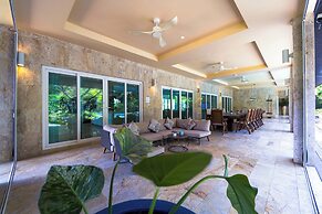 6BR Luxury Tropical Pool Villa PH125