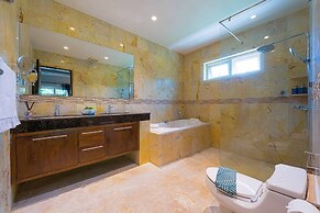 6BR Luxury Tropical Pool Villa PH125