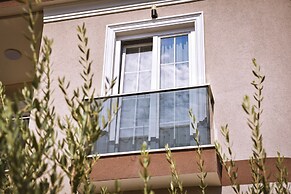 Airport Garden Hotel