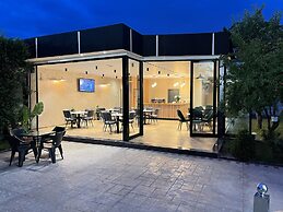 Airport Garden Hotel