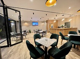 Airport Garden Hotel